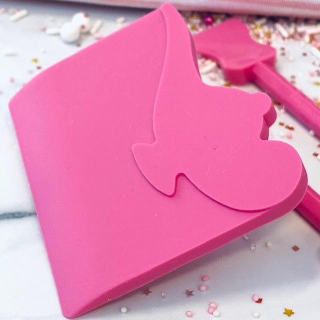 Close-up van de gladde squeegee-rand van de roze Icing Genie stencil schraper