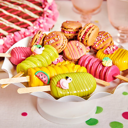 Zomerse traktatie met FunCakes tropische suikerdecoraties op koekjes en cupcakes