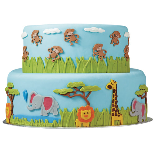 Met de Wilton mal gemaakte fondant junglediertjes op een taart