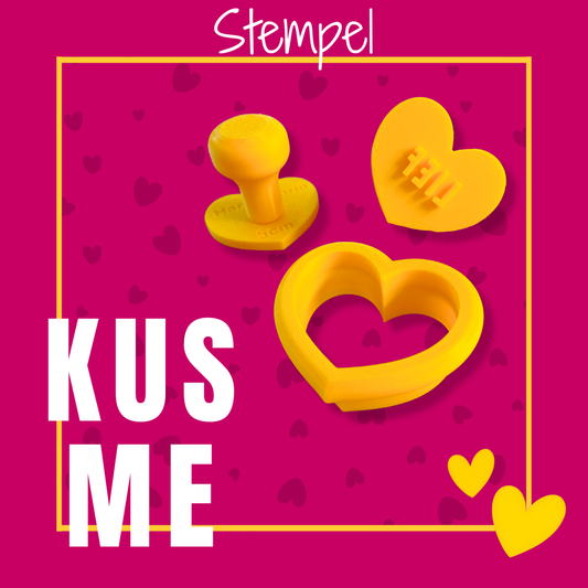 Koekjesstempel kus me in hartvorm voor fondant en royal icing koekjes met romantische tekstafdruk