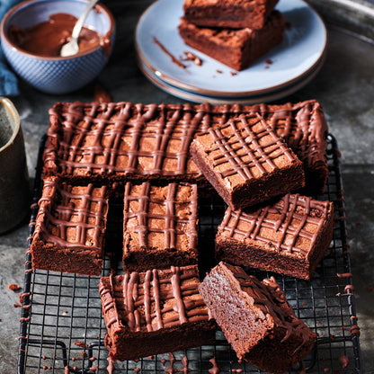 Fudge brownies met chocoladedrizzle, gebakken met de Funcakes mix