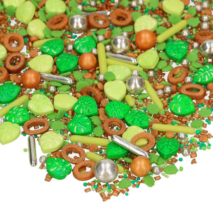 Detail van de FunCakes Jungle Joy sprinkle mix met groene blaadjes, monstera vormpjes, bruine ringetjes, zilveren metallic staafjes en gouden parels voor jungle thema koekjes