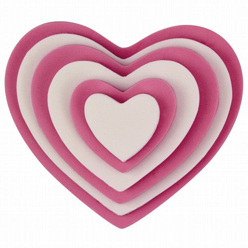 Roze en witte fondant harten gemaakt met de PME hart uitsteker set