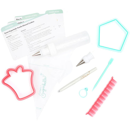 Inhoud van de Sweet Sugarbelle Shape Shifter Set met sjablonen, spuitzakken en icing-flesjes