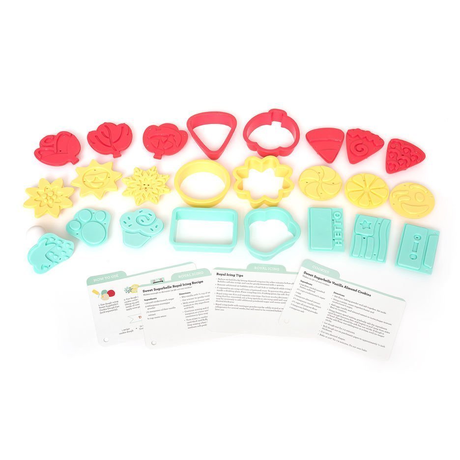 Inhoud van de Sweet Sugarbelle Shape Shifter Cutter en Stamp Set