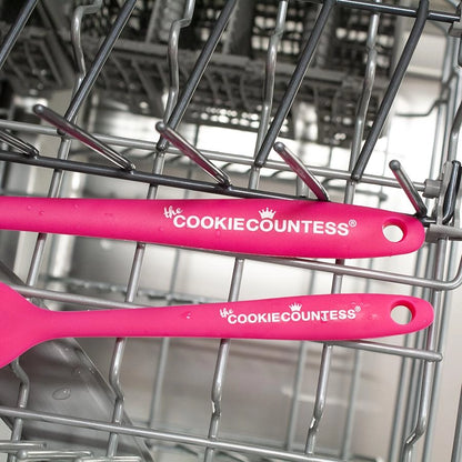 The Cookie Countess spatulas in roze in de vaatwasmachine, twee maten siliconen spatels met The Cookie Countess logo, vaatwasserbestendig en ideaal voor het mengen van royal icing en koekjesdeeg